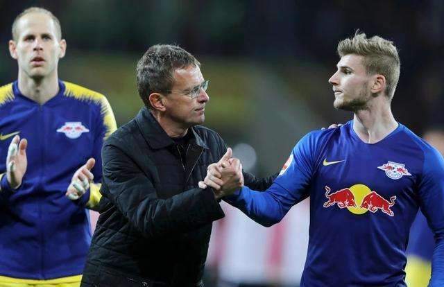 有趣！大量辽宁球迷迎接广东队，不断喊口号 杜锋回应太温馨