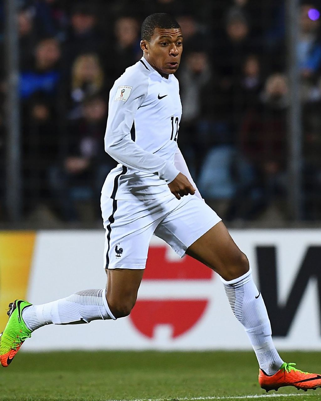 NBA爆冷夜！残阵活塞三连胜，斯图尔特31分打懵公牛，东部真要变天？